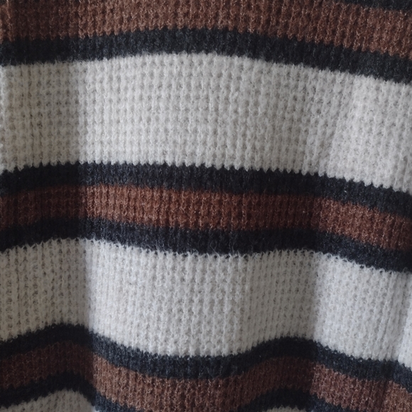 American Eagle Sweater - Picture 4 of 4